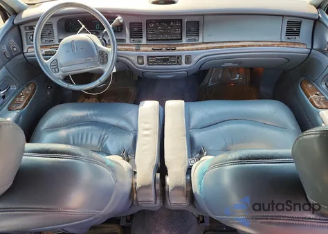 1997 Lincoln Town Car Signature z USA, uszkodzony, nr VIN 1LNLM82WXVY651237